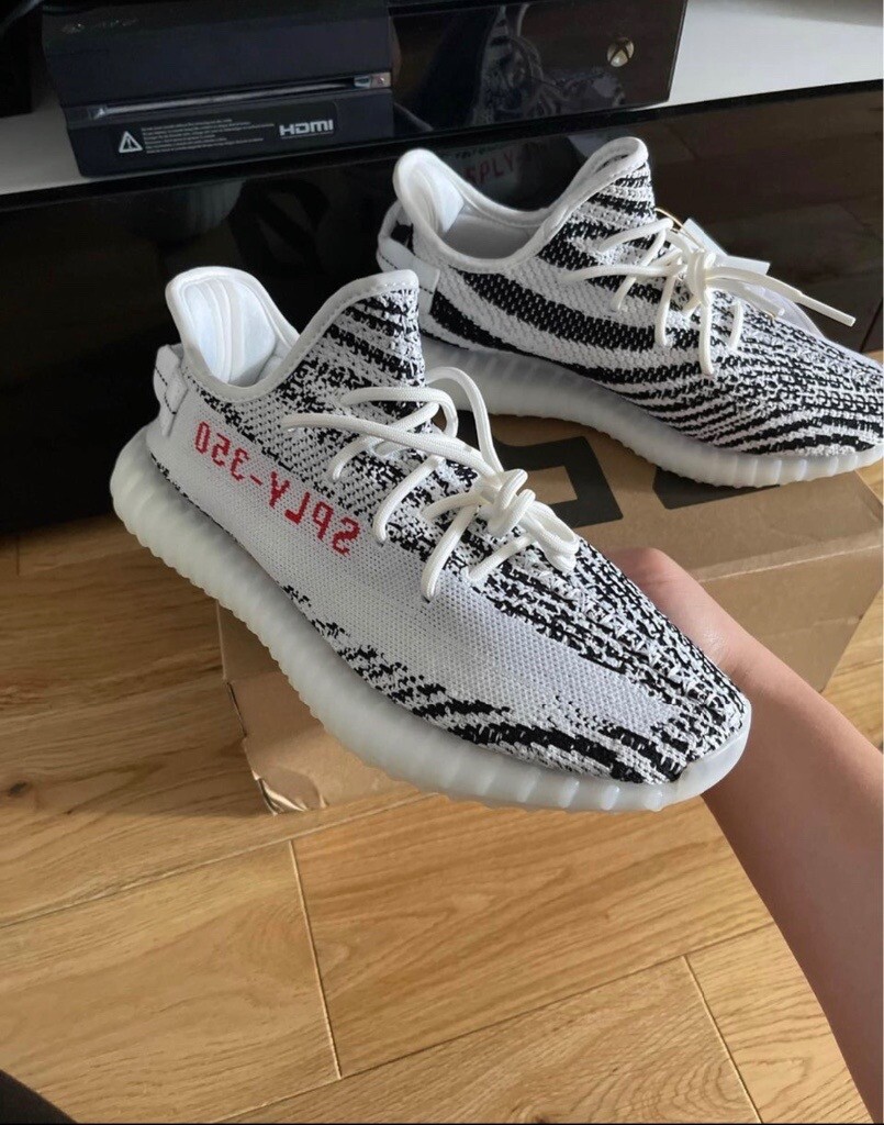 yeezy 350 v2 zebra size 9